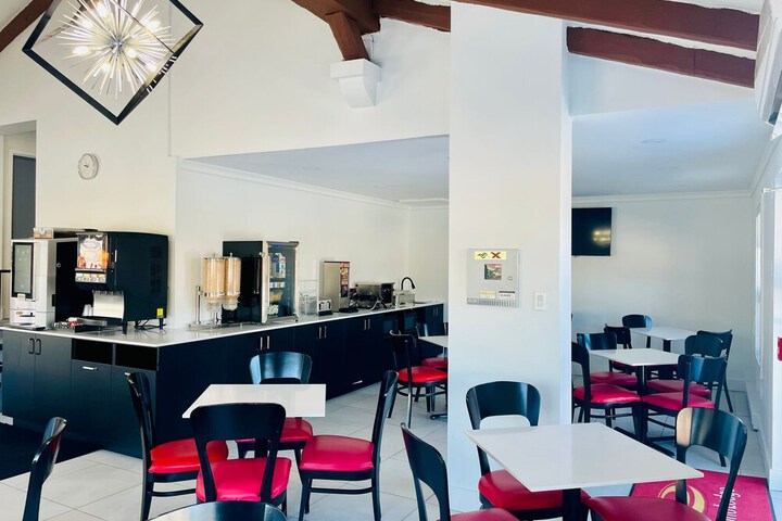 Econo Lodge Montreal-Brossard