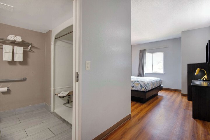 Room 14 of 26