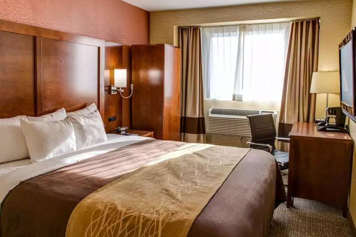 Room 4 of 6