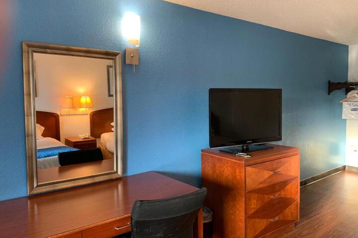 Travelodge Suites by Wyndham MacClenny