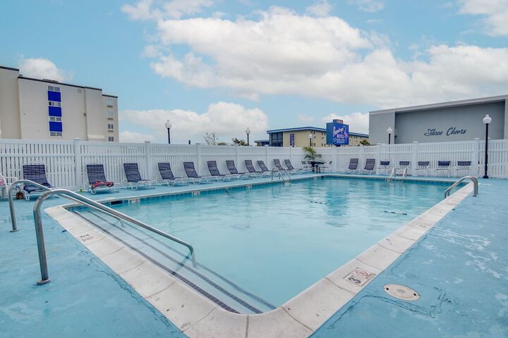 Pool 4 of 34