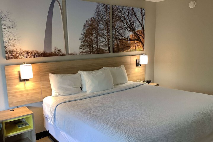 Room 9 of 34