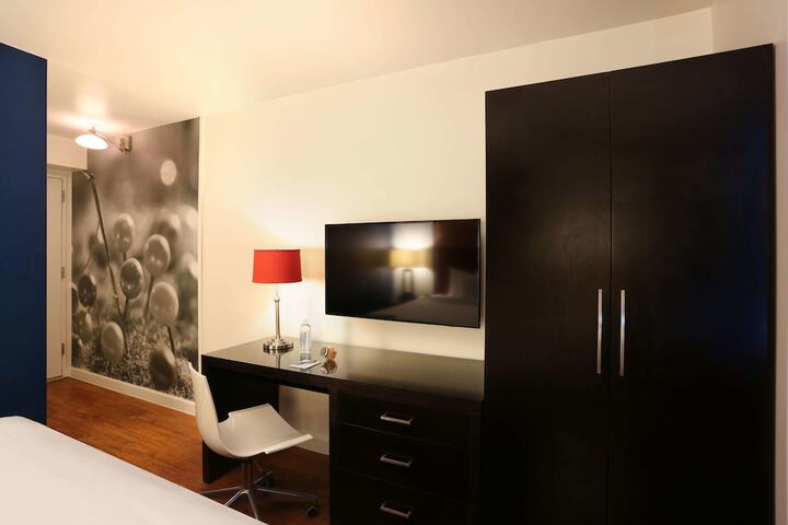 Room 17 of 34