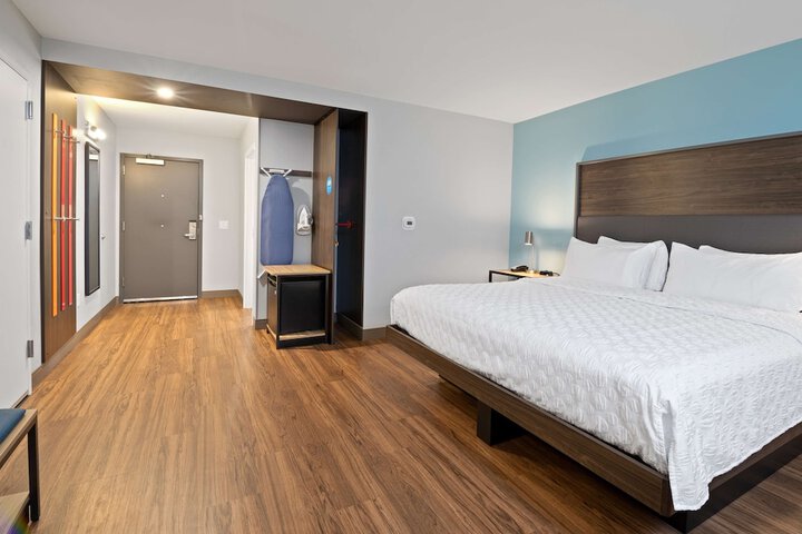 Room 28 of 41