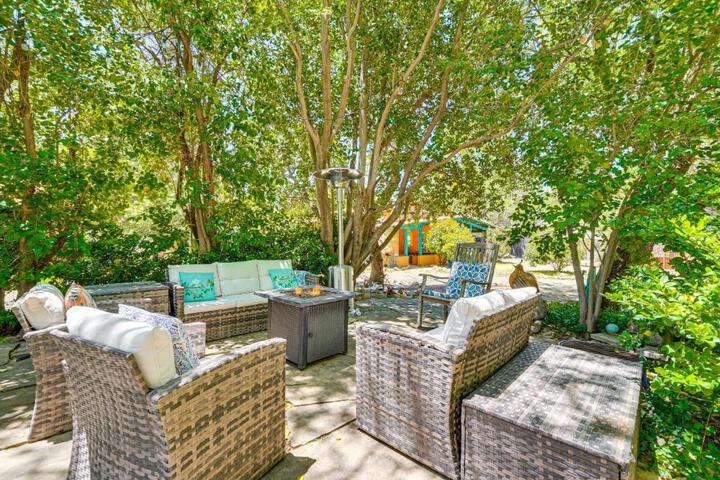 Vibrant Casa Paloma w / Patio - Near Vineyards!