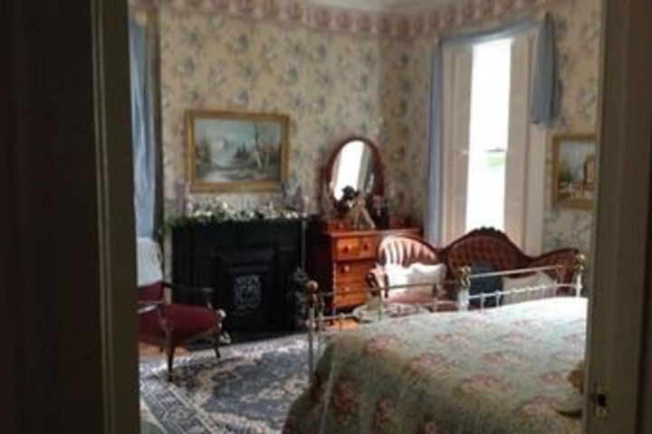 Victorian House Bed & Breakfast