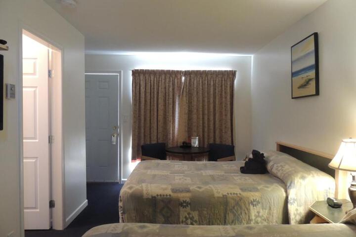 100 Mile Motel & RV Park