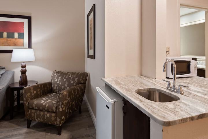 Best Western Plus Ambassador Suites Venice
