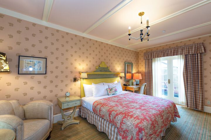 Room 32 of 47