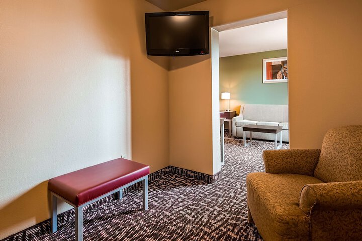 Room 6 of 12