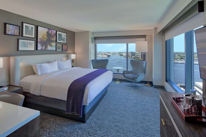 Room 33 of 108