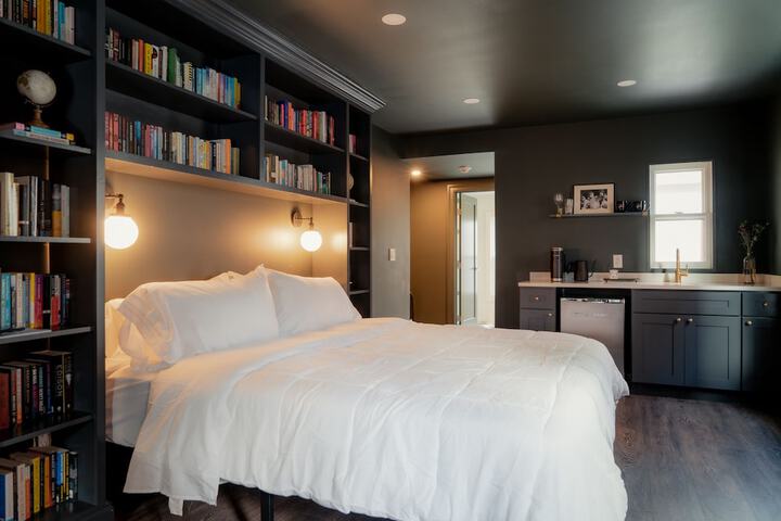 Room 11 of 28