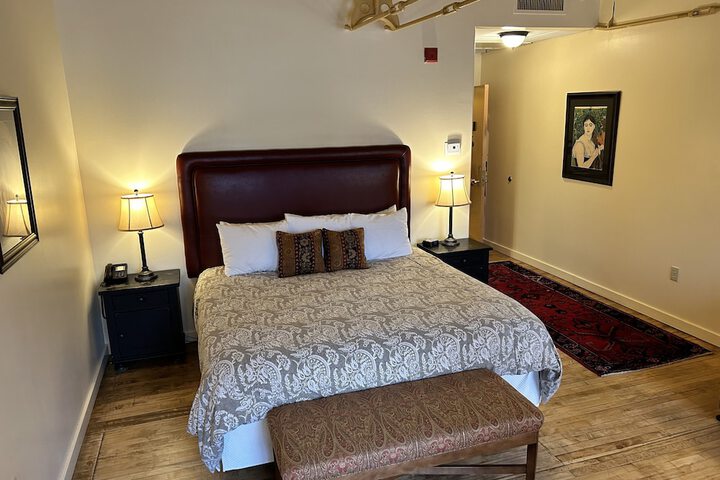 Room 19 of 128