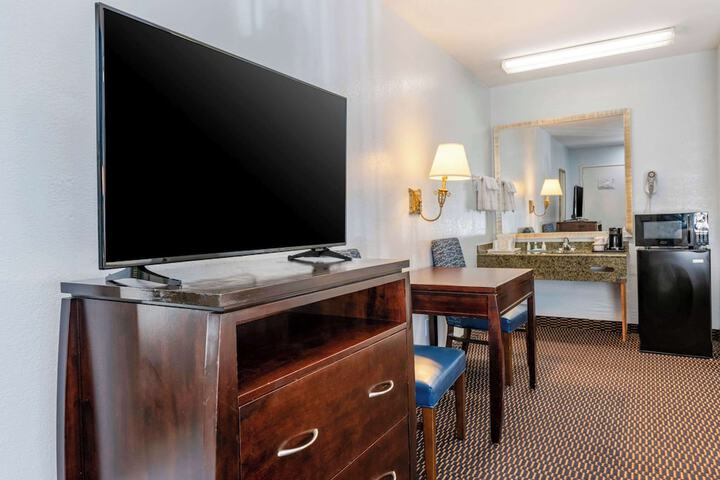 Room 21 of 40