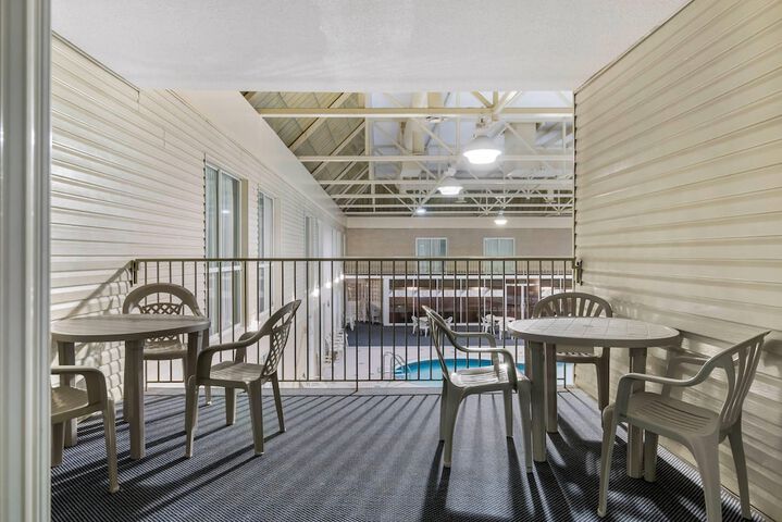 Clarion Hotel & Suites