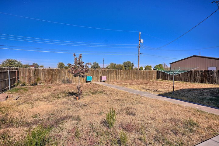 Peaceful Portales Escape w / Patio & Grill!