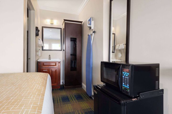 Room 11 of 29