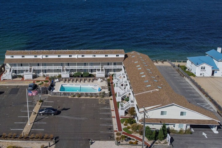 Hotel 7 of 105