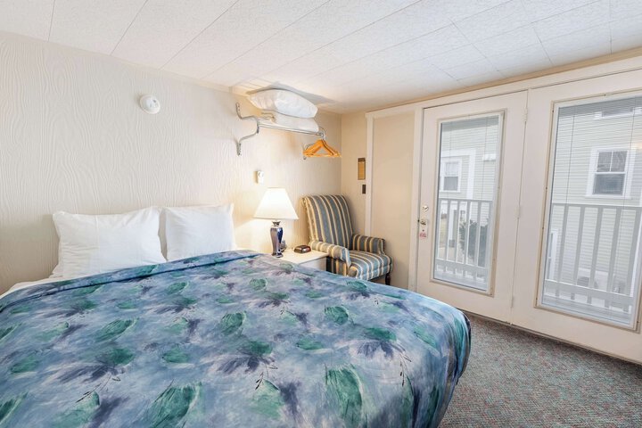 Room 52 of 104