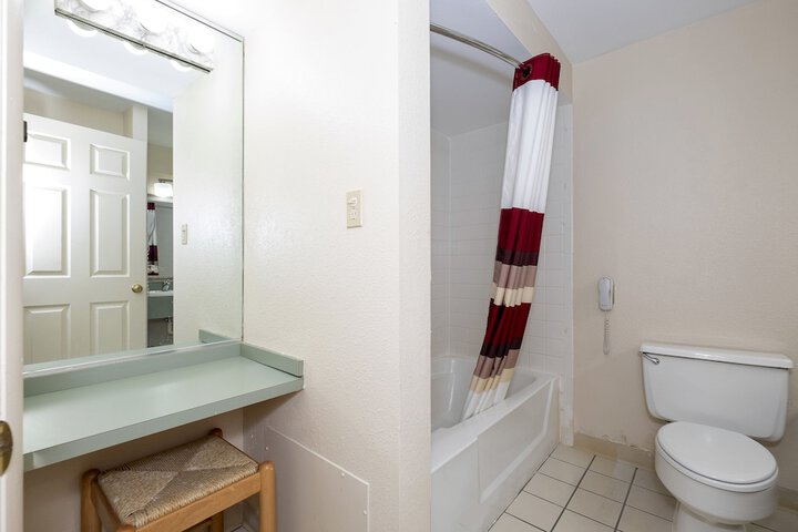 Room 32 of 50