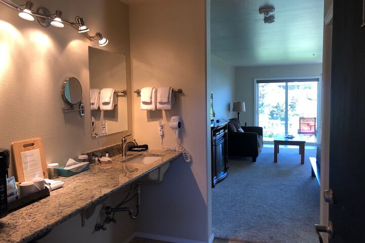 Room 18 of 77