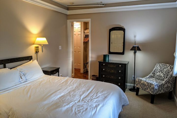 Room 180 of 239