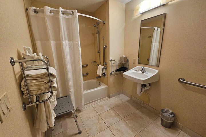 Room 15 of 37