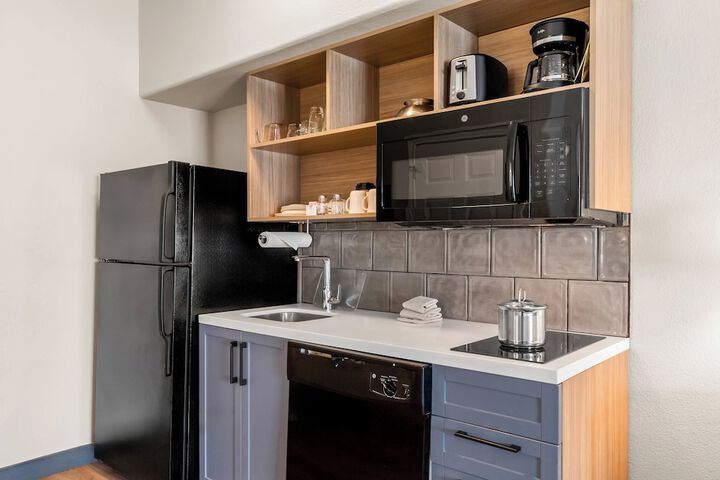 Candlewood Suites VICTORIA by IHG