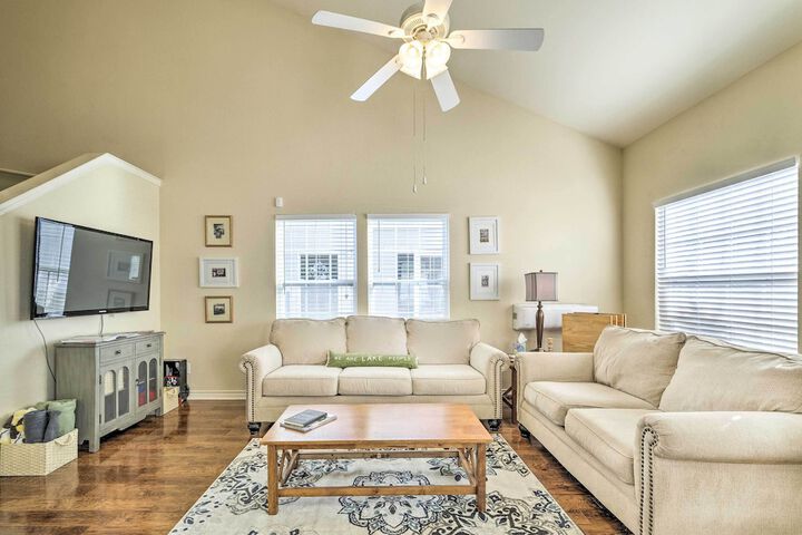 Walk to Lake: Family Gem w / Pool Access in Afton