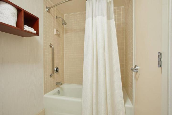 Courtyard by Marriott Atlanta Windy Hill / Ballpark