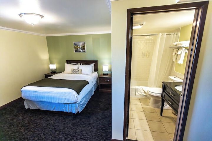 The Mammoth Creek Inn