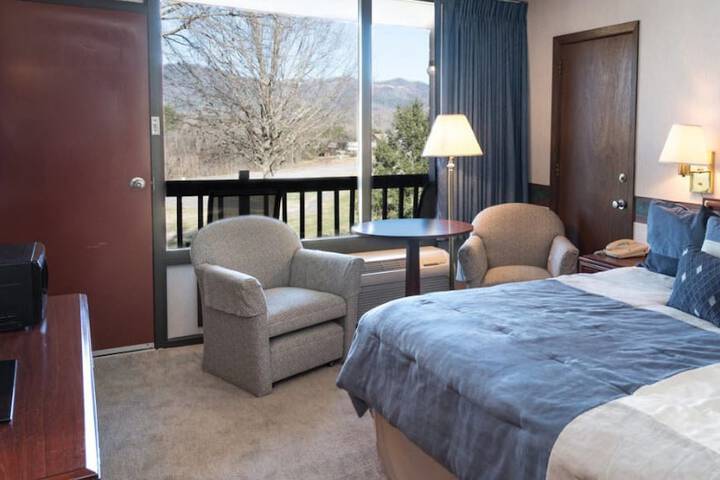 Highland Manor Inn