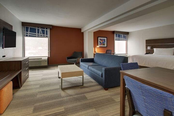 Lounge 19 of 19