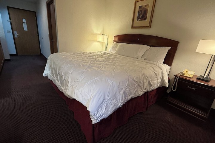 Clarion Hometown Inn