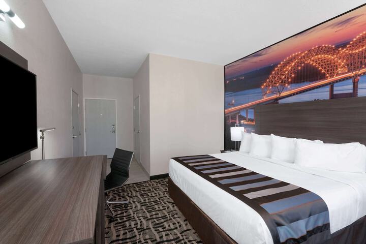 Room 16 of 28