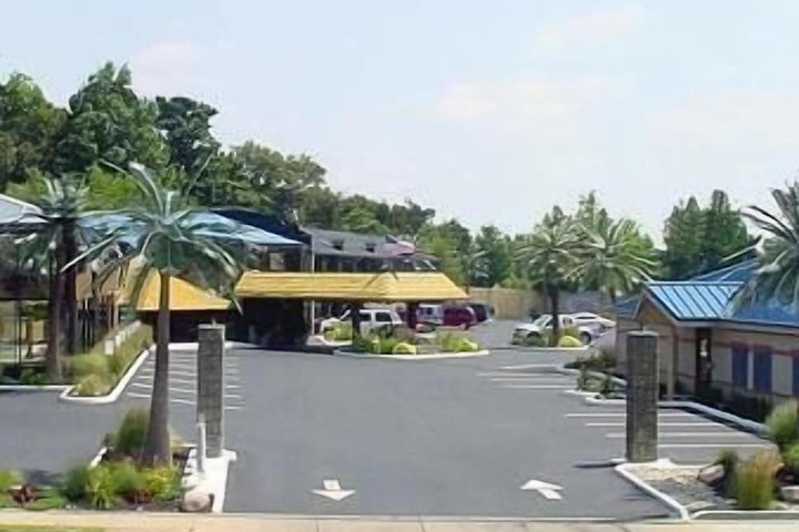 Wildwood Inn Tropical Dome & Theme Suites