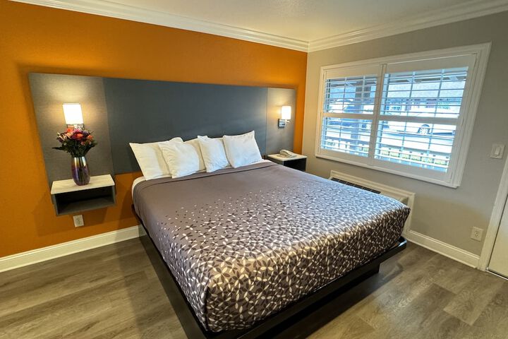 Room 22 of 38