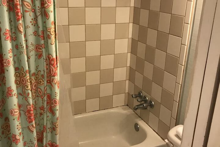 Room 201 of 399