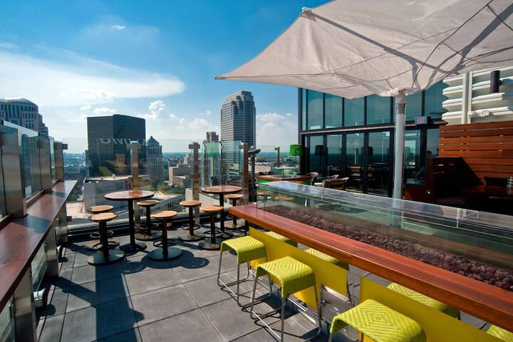 Lounge 86 of 107