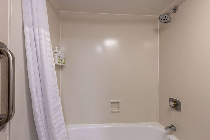 Room 30 of 47