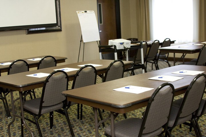 Holiday Inn Express Hotel & Suites Pittsburg by IHG