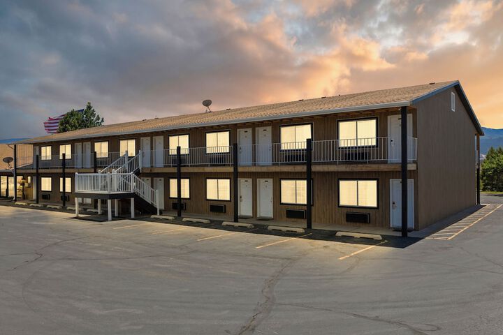 Broken Spur Inn & Steakhouse