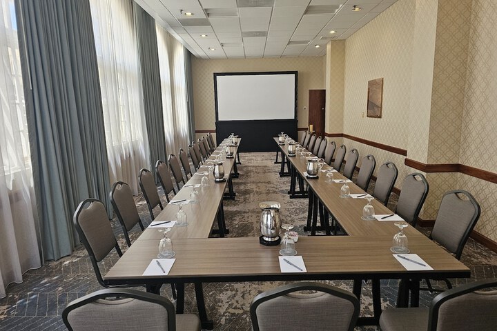 Crowne Plaza Phoenix - Chandler Golf Resort by IHG
