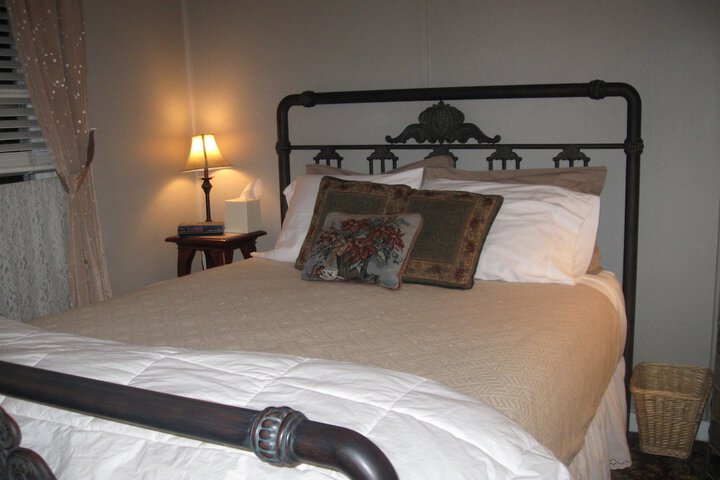 Room 7 of 16