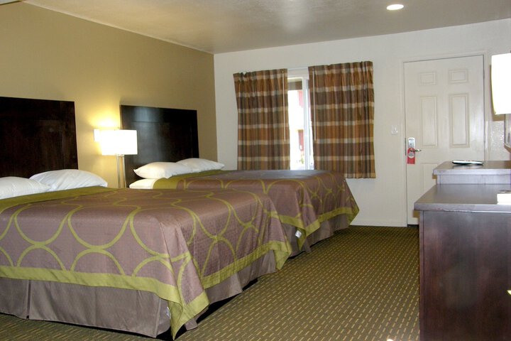Room 12 of 27