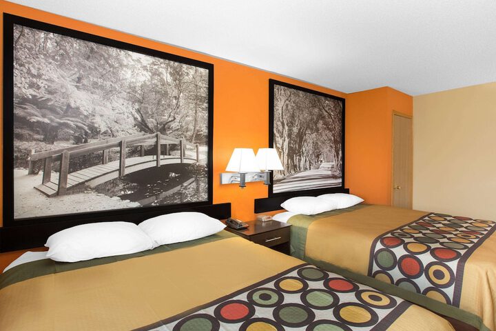 Room 8 of 16