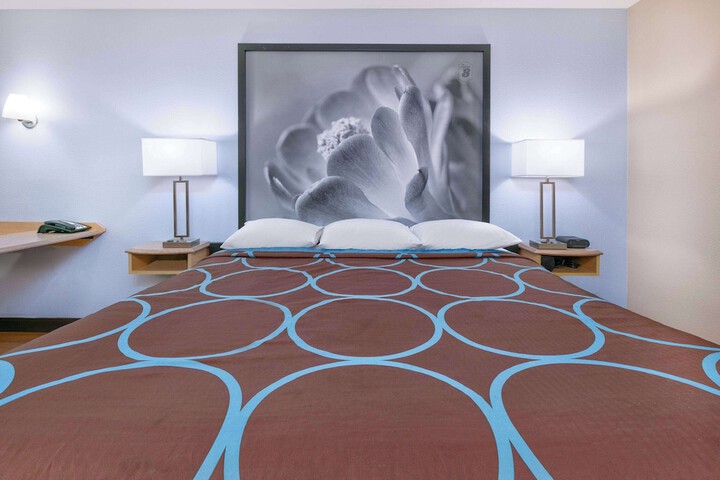 Room 27 of 39