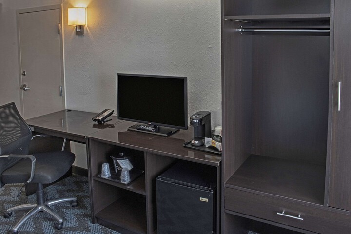 Room 18 of 42