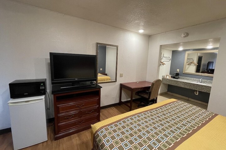 Room 17 of 25