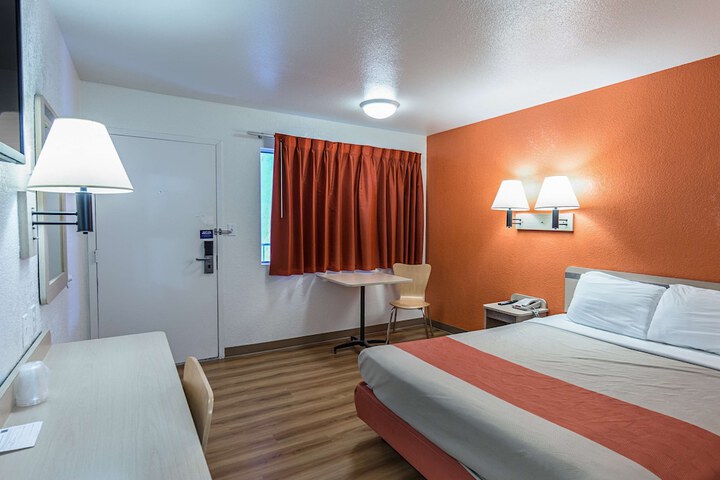 Room 16 of 32